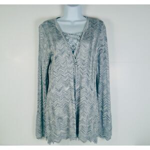 WHITE HOUSE BLACK MARKET GRAY & WHITE LONG SLEEVE V-NECK KNIT TOP. WOMEN M